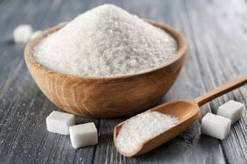 Сахар-песок стал лидером среди самых подорожавших продуктов