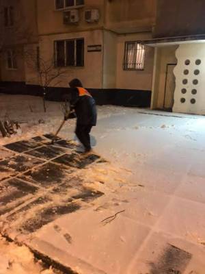 Настоящая зима: Одессу впервые в 2021 году засыпало снегом (фото)