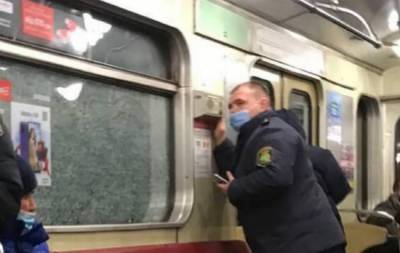 ЧП в метро Киева: атакован поезд с пассажирами, кадры беспредела