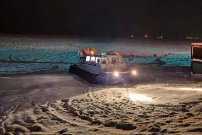 В Тверской области из-за пожара на острове людей эвакуировали с помощью судна на воздушной подушке
