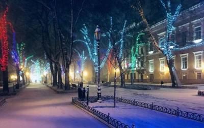 Украину засыпали снегопады