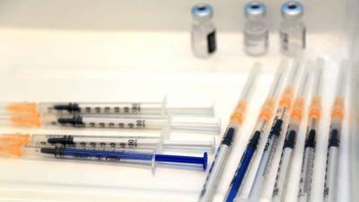В Польше сообщили о первом тяжелом случае после вакцинации от Covid-19