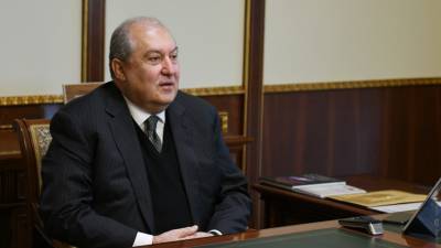 Заразившийся коронавирусом президент Армении доставлен в больницу