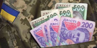 Военным пенсионерам в Украине повысят пенсии