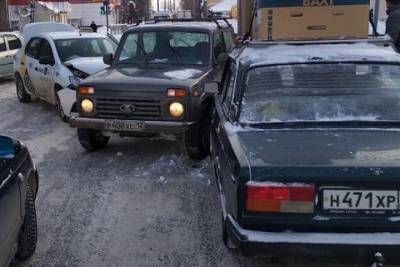 В столкновении трех авто в Йошкар-Оле пострадала пассажирка