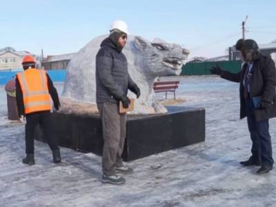 Во Владивостоке чиновников уличили в отмывании денег с помощью скульптуры крысы