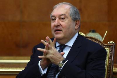 Президент Армении попал в больницу с пневмонией после заражения ковидом