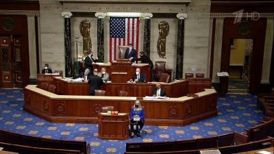 В США Палата представителей проголосовала за отстранение Трампа от власти