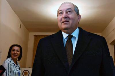 Президента Армении госпитализировали с коронавирусом
