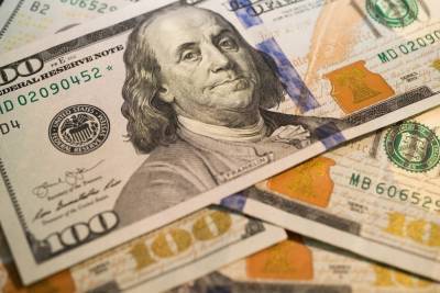 Фальшивые доллары обнаружили в псковском банке