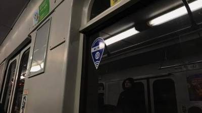 В петербургском метро пассажиру угрожали ножом прямо в вагоне - piter.tv