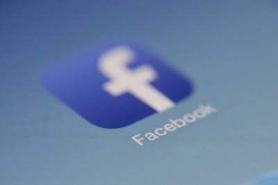 Facebook удалил десятки аккаунтов, связанных с Порошенко