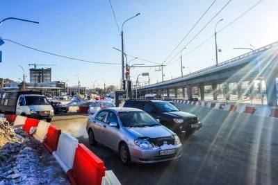 Пешеходные переходы закрыли из-за строительства платного моста в Новосибирске