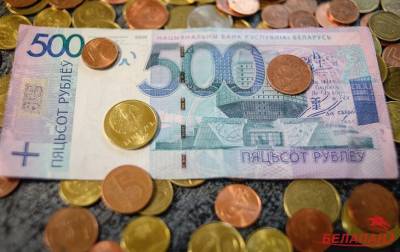 Биржа: рубль укрепился к доллару и евро на торгах 13 января