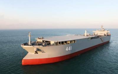 Иран представил крупнейший в своих ВМС корабль