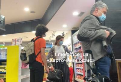 Семейство Порошенко засветилось в аэропорту Эквадора: Фото и видео