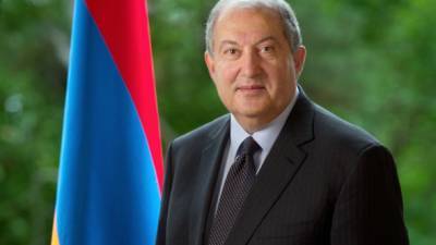 Армянского президента госпитализировали с воспалением легких: новый штамм COVID-19