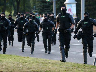 В Беларуси возбудили более 300 уголовных дел о "клевете" в адрес силовиков