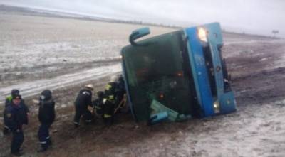 Под Ростовом перевернулся автобус с пассажирами, погибли два человека