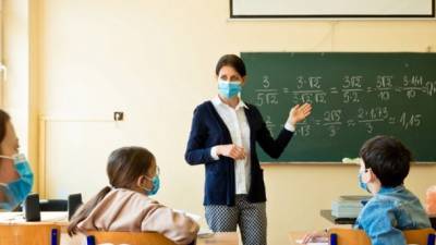 Кличко просит Кабмин возобновить учебу в начальной школе