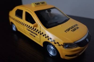 В Туле сотрудники ГИБДД выявили 3-х нелегальных таксистов