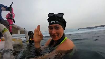 Москвичка установила рекорд по плаванию подо льдом без гидрокостюма.