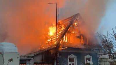 В столичном переулке Ушакова сгорел частный дом. Погибла женщина
