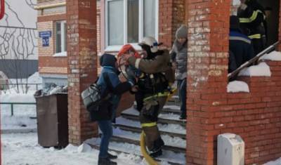 В Уфе из горящего дома спасли 40 человек, в том числе девять детей