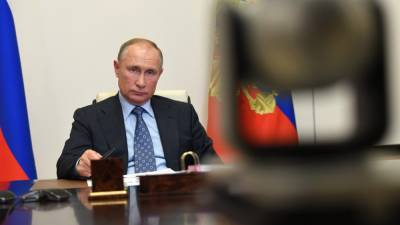 Путин распорядился перейти к массовой вакцинации от COVID-19 в России