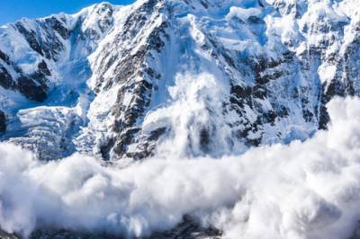 Синоптики предупредили о вероятности схода лавин в украинских Карпатах