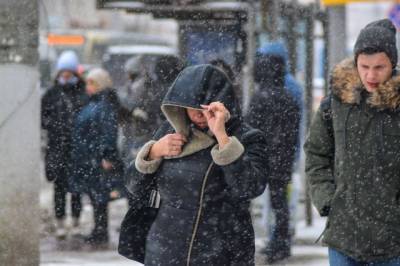 Спасатели предупредили москвичей о гололедице и метели