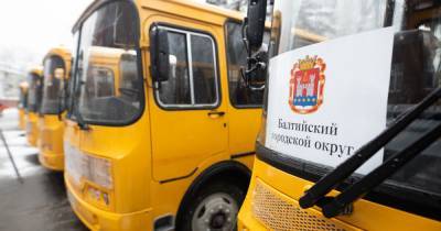 Алиханов вручил ключи от новых автобусов школам десяти муниципалитетов области (фото)