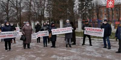«Хотите нас в могилу вогнать?» В ряде городов Украины начались протесты из-за повышения тарифов на газ — видео