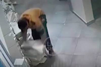 Обвиненный в поломке лифта россиянин рассказал о своей невиновности