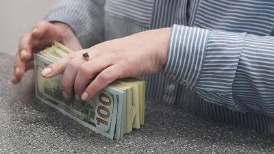 Минфин возобновит покупку иностранной валюты впервые с марта 2020 года