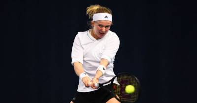 Без пяти пальцев: теннисистка с редкой болезнью продралась в основную сетку Australian Open