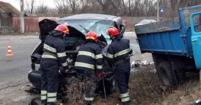 В Хмельницкой области столкнулись грузовик и микроавтобус: четверо пострадавших