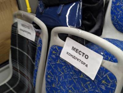 В Брянске жалуются на кондуктора, занявшего в автобусе три места