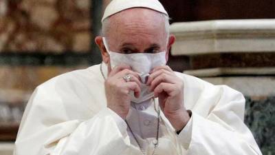 Папа римский сделал прививку от коронавируса