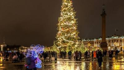 Новогоднюю ёлку оставят на Дворцовой до конца января