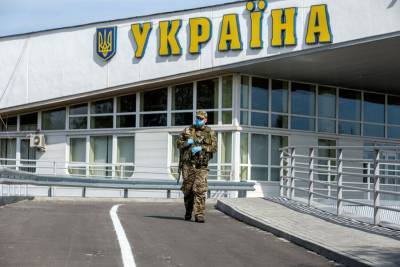 На границе Украины через забор пытались передать 400 тысяч рублей