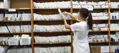 Поликлиники могут отказаться от бумажных медкарт с 1 февраля
