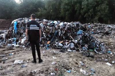 На Винничине директору фирмы предъявили подозрение за складирование мусора из Львова