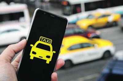 Украинцев предупредили о схеме мошенников, связанной с вызовом такси