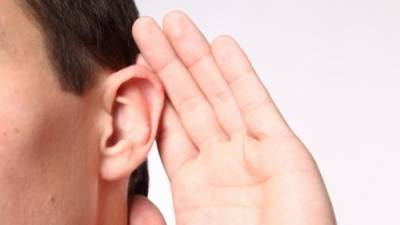 Шум в ушах может сигнализировать о нехватке витамина B12