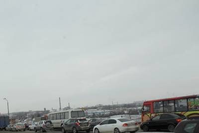 Нижегородские водители встали в пробках утром 14 января