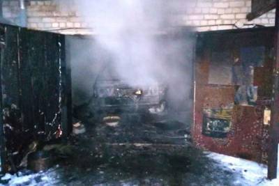 В Дорогобужском районе гараж сгорел вместе с автомобилем