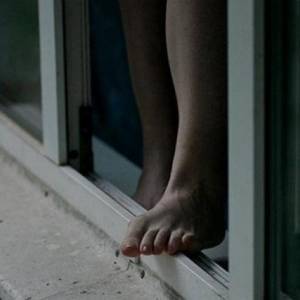 В Запорожье 39-летняя женщина выпрыгнула из окна своей квартиры