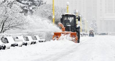 Для уборки снега в столице задействовано 60 тыс человек