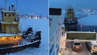 Буксир спас зажатый льдом в Ленобласти паром с пассажирами